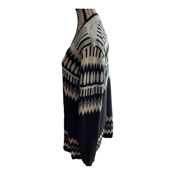 Stylish Black and White Women's Cardigan - Picture 5 of 7